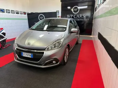 Usata Peugeot 208 Allure 83 CV (61 kW) 2019 Argento Utilitaria