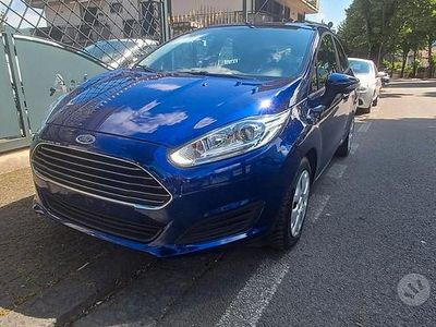 Usata Ford Fiesta 82 CV (60 kW) 2015 Blu Berlina