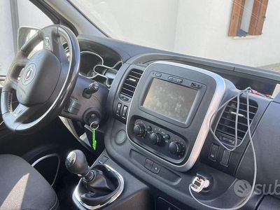 Usata Opel Vivaro 2015 Grigio Monovolume