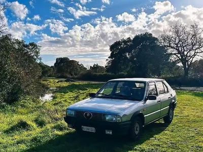 Usata Alfa Romeo 33 Quadrifoglio 102 CV (75 kW) 1985 Grigio Berlina