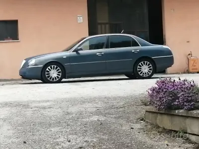 Usata Lancia Thesis
