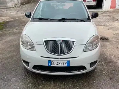 Usata Lancia Ypsilon 75 CV (55 kW) 2011 Utilitaria