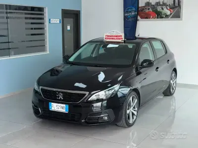 Usata Peugeot 308 120 CV (88 kW) 2017 Nero Berlina