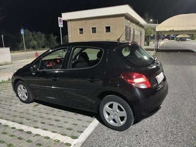 Usata Peugeot 207 68 CV (50 kW) 2011 Nero Berlina