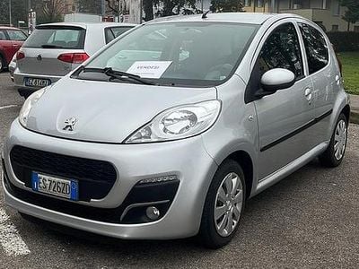 Usata Peugeot 107 68 CV (50 kW) 2013 Grigio Utilitaria