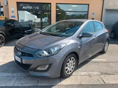 Usata Hyundai i30 Comfort 110 CV (80 kW) 2015 Grigio Berlina