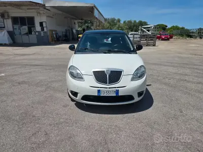 Usata Lancia Ypsilon 60 CV (44 kW) 2010 Bianco Utilitaria