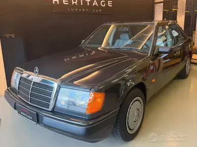 Usata Mercedes E200 122 CV (89 kW) 1987 Grigio Berlina