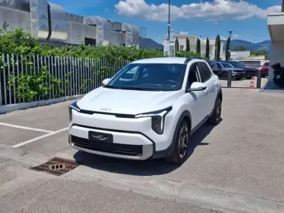 Nuova Kia Stonic Style 116 CV (85 kW) 2025 Clear white SUV