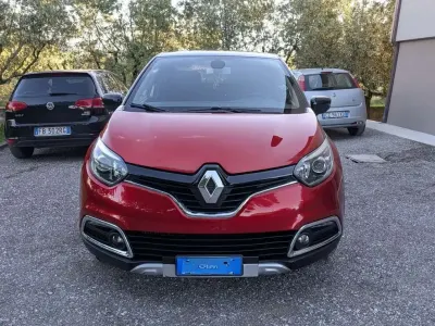 Usata Renault Captur 90 CV (66 kW) 2015 Rosso SUV