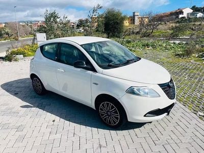 Usata Lancia Ypsilon 95 CV (69 kW) 2012 Bianco Utilitaria