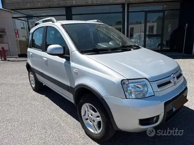 Usata Fiat Panda 4x4 69 CV (50 kW) 2010 Grigio Utilitaria