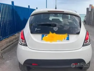 Usata Lancia Ypsilon 69 CV (50 kW) 2013 Bianco Utilitaria
