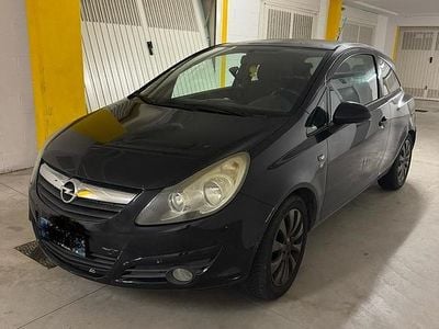 Usata Opel Corsa Edition 80 CV (58 kW) 2010 Nero Berlina