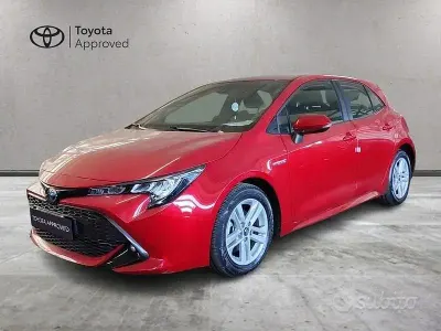 Usata Toyota Corolla Active 122 CV (89 kW) 2019 Rosso Berlina