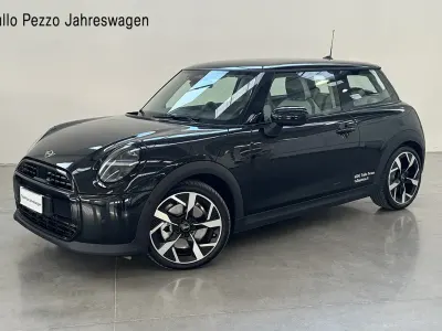 Usata Mini Cooper Classic 156 CV (114 kW) 2024 Midnight black metallizzato Utilitaria
