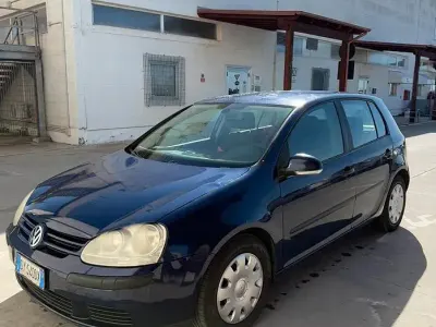 Usata VW Golf VI 105 CV (77 kW) 2009 Bluazzurro Utilitaria