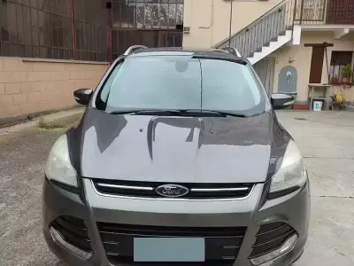 Usata Ford Kuga 140 CV (102 kW) 2014 Grigio SUV