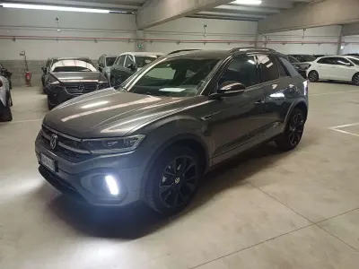 Käytetty VW T-Roc R-line 150 HP (110 kW) 2024 Harmaa Katumaasturi