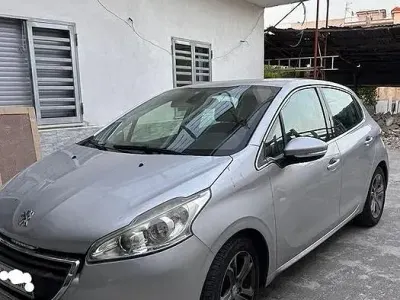 Usata Peugeot 208 82 CV (60 kW) 2014 Grigio Utilitaria