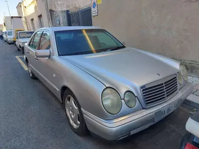 Begagnad Mercedes E200