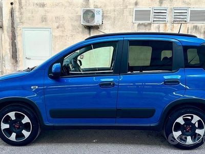 Usata Fiat Panda Cross Cross 69 CV (50 kW) 2023 Blu/azzurro Utilitaria
