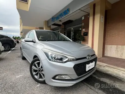 Usata Hyundai i20 84 CV (61 kW) 2017 Giallo Cabrio