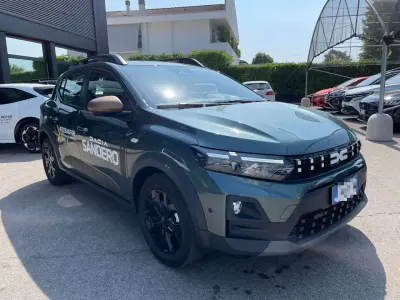 Usata Dacia Sandero Extreme 122 CV (89 kW) 2026 Verde oxide metallizzato Berlina