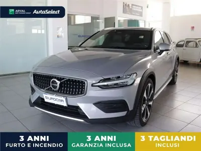 Usata Volvo V60 CC Plus 197 CV (144 kW) 2023 Grigio / gray Station wagon