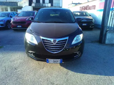 Usata Lancia Ypsilon Silver 80 CV (58 kW) 2013 Nero Utilitaria