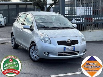 Usata Toyota Yaris Luna 87 CV (63 kW) 2007 Grigio Utilitaria