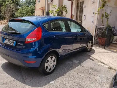 Usata Ford Fiesta 82 CV (60 kW) 2010 Bluazzurro Berlina