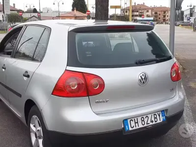 Usado VW Golf IV 75 CV (55 kW) 2005 Gris Berlina