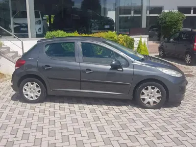Usata Peugeot 207 73 CV (53 kW) 2009 Argento Berlina