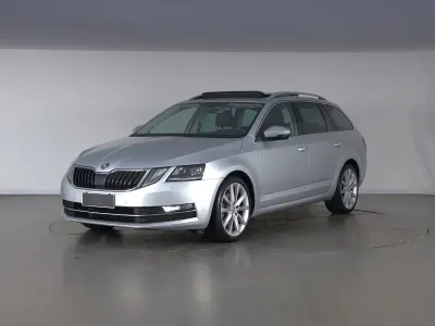 Usata Skoda Octavia Style 150 CV (110 kW) 2018 Argento brillante metallizzato Station wagon