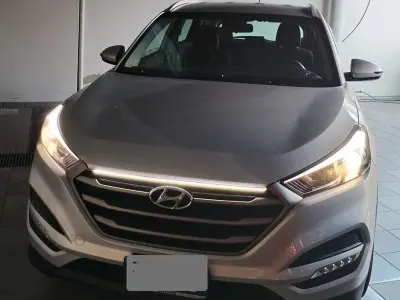 Usata Hyundai Tucson 116 CV (85 kW) 2016 Grigio SUV