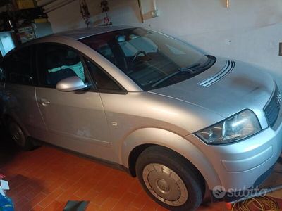 Usata Audi A2 Design 61 CV (44 kW) 2004 Argento Utilitaria