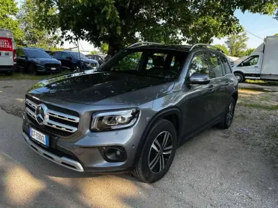 Usata Mercedes GLB180 116 CV (85 kW) 2021 Grigio SUV
