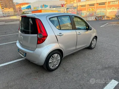 Usata Opel Agila 90 CV (66 kW) 2007 Grigio Berlina