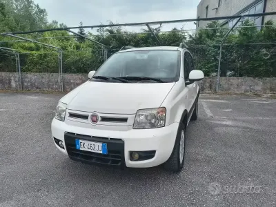 Gebraucht Fiat Panda 4x4 Climbing 69 PS (50 kW) 2011 Weiß Kleinwagen