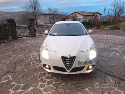 Usata Alfa Romeo Giulietta Progression 105 CV (77 kW) 2011 Bianco Utilitaria