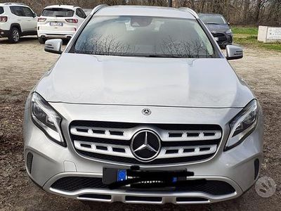 Usata Mercedes GLA180 122 CV (89 kW) 2018 Grigio SUV