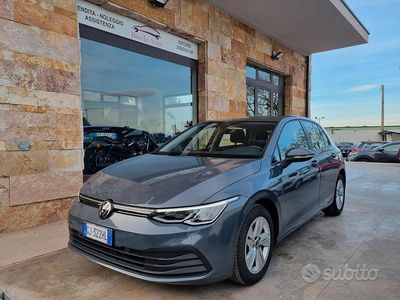 Usata VW Golf VIII Life 115 CV (84 kW) 2022 Grigio Berlina