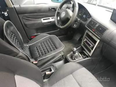 Usata VW Golf IV 105 CV (77 kW) 2003 Blu Berlina