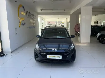 Usata Hyundai i10 67 CV (49 kW) 2023 Grigio scuro metallizzato Utilitaria