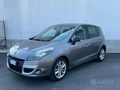 Usata Renault Scénic Luxe 130 CV (95 kW) 2011 Grigio Monovolume