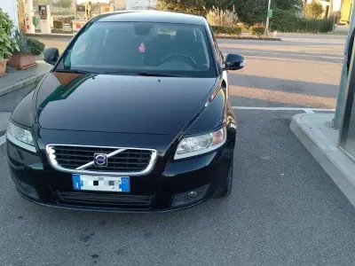 Usata Volvo V50 Momentum 136 CV (100 kW) 2010 Nero Station wagon