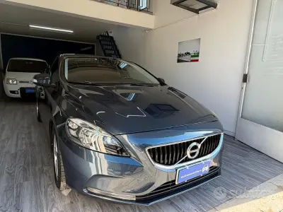 Usata Volvo V40 Kinetic 120 CV (88 kW) 2017 Grigio Berlina