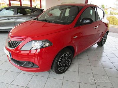 Begagnad Lancia Ypsilon S 69 HK (50 kW) 2023 Röd Halvkombi