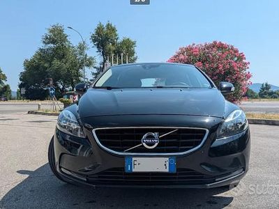 Usata Volvo V40 Business Edition 120 CV (88 kW) 2016 Nero Berlina